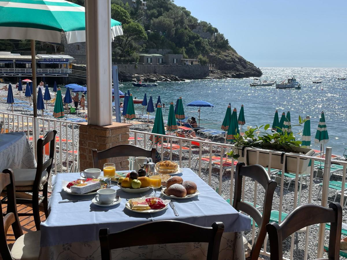 Colazione in riva al mare-2
